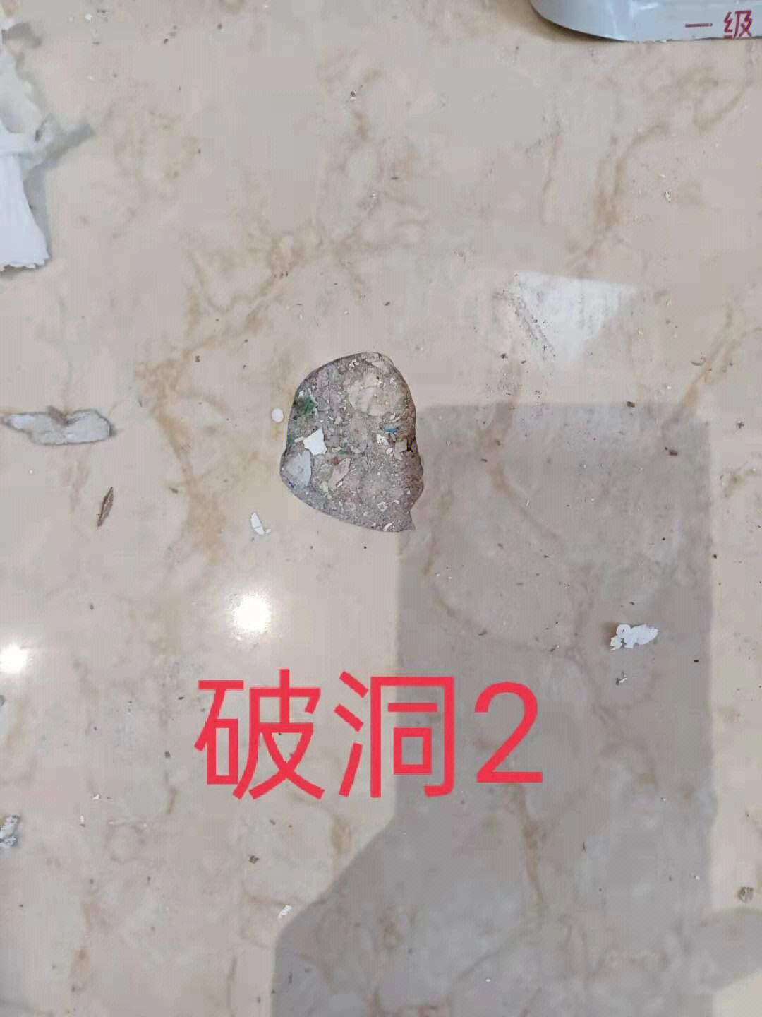 墙砖烂了怎么补救方法视频(墙面瓷砖烂了用什么可以修饰)